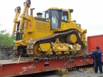 Stuffing of Bulldozer for Export